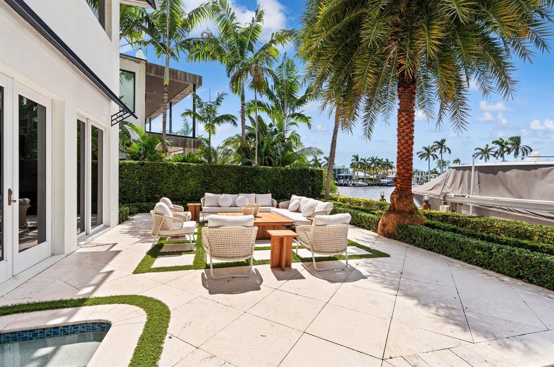 mls_PATIO_ANGLE_LEFT
