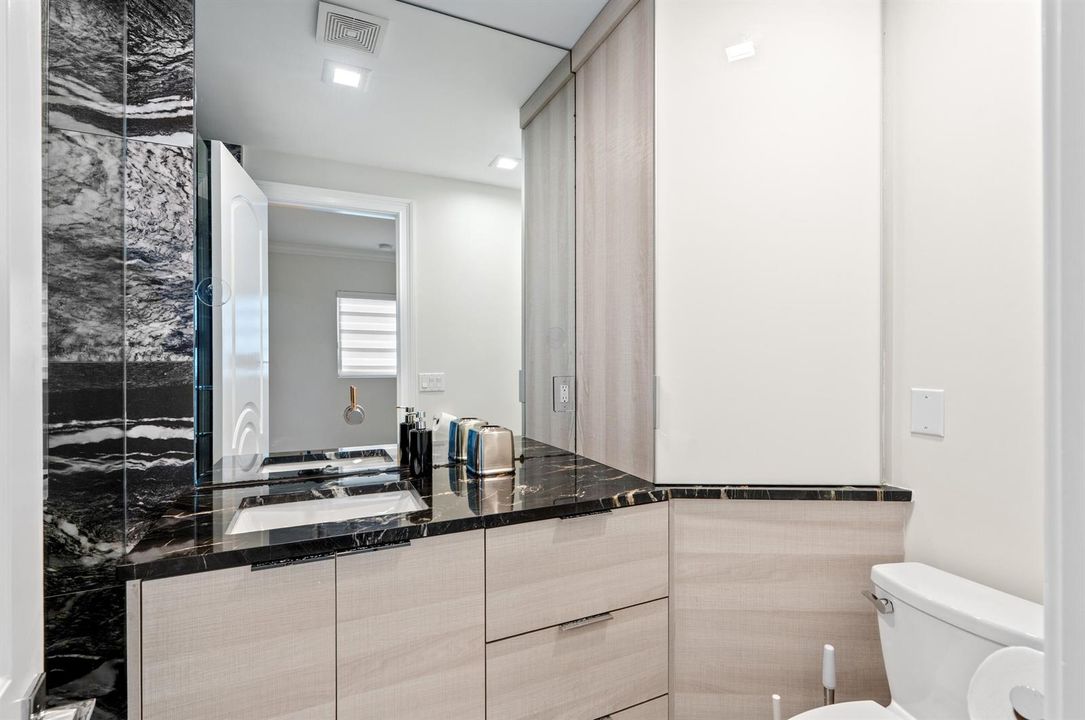 mls_BATHROOM_1