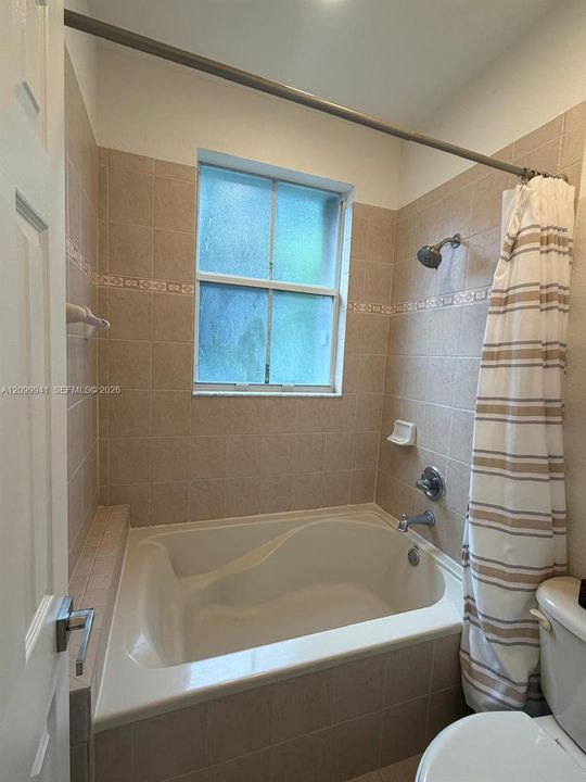 В аренду: $3,800 (3 спален, 2 ванн, 1683 Квадратных фут)