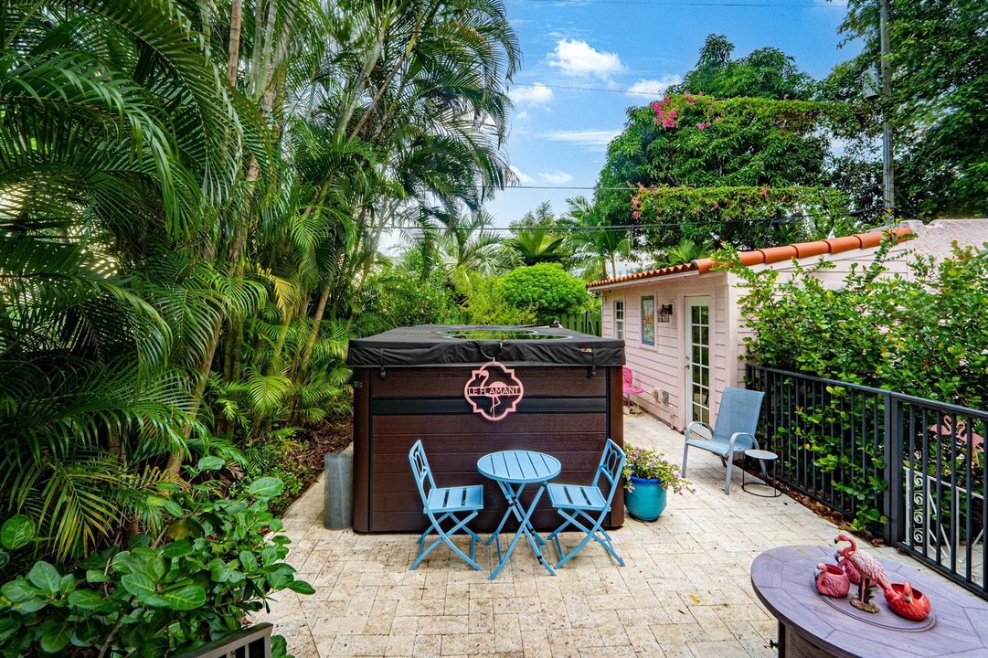 035-703SunsetRoad-WestPalmBeach-FL-33401
