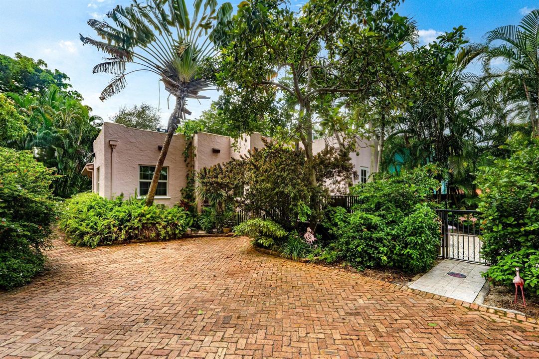 033-703SunsetRoad-WestPalmBeach-FL-33401