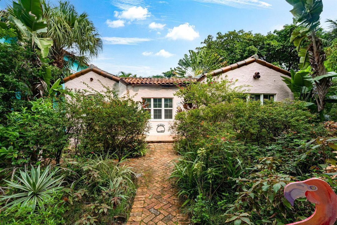 003-703SunsetRoad-WestPalmBeach-FL-33401