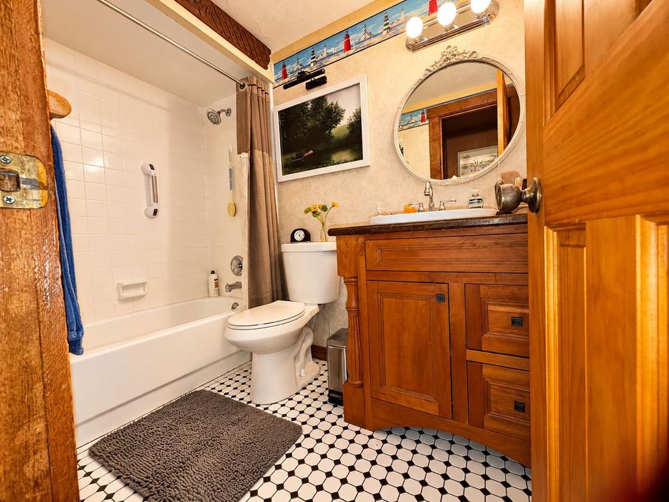 Cozy Nautical Rustic Bathroom