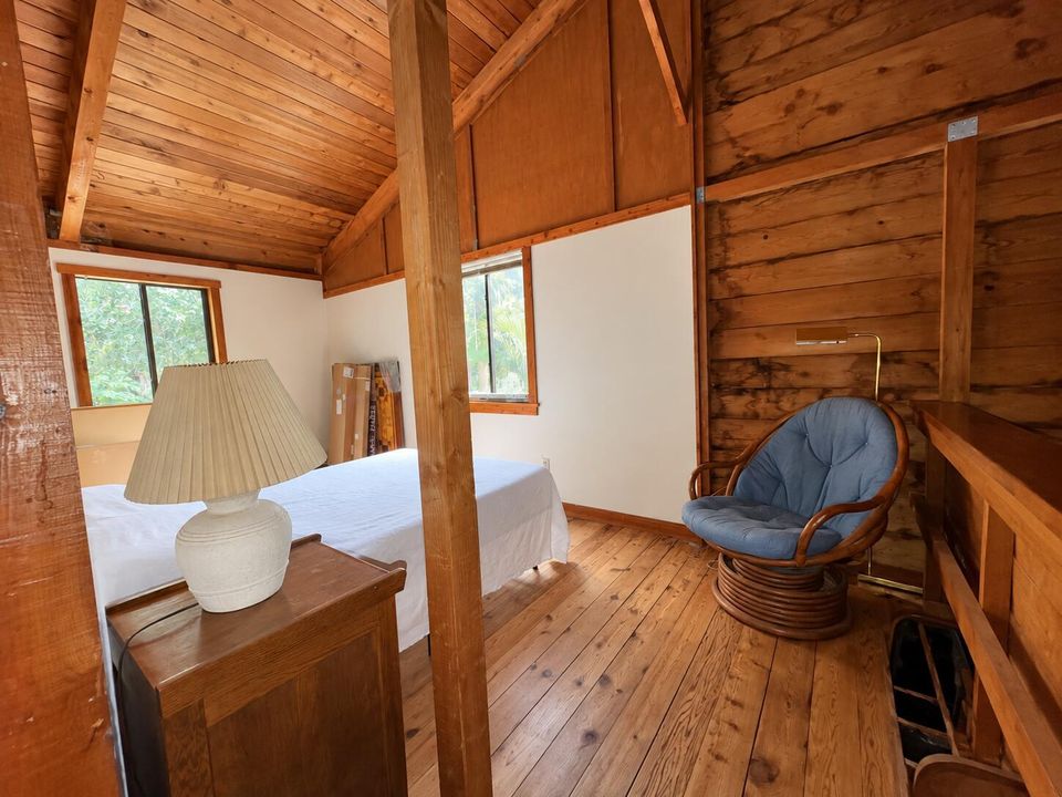 Cozy Bosch Laundry Room with Natural Lig