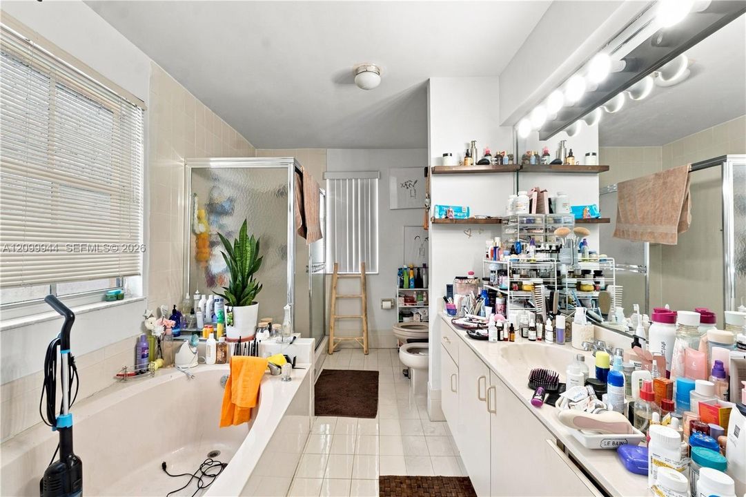 En Venta: $815,000 (4 camas, 3 baños, 2198 Pies cuadrados)