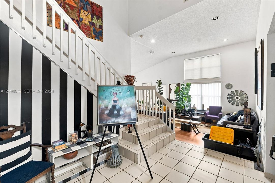 En Venta: $815,000 (4 camas, 3 baños, 2198 Pies cuadrados)