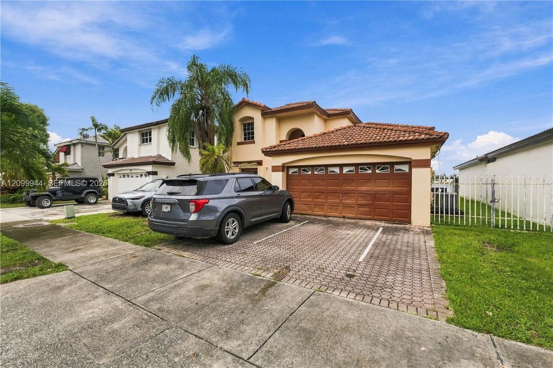 En Venta: $815,000 (4 camas, 3 baños, 2198 Pies cuadrados)
