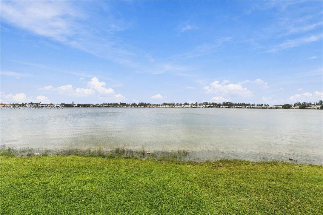 En Venta: $815,000 (4 camas, 3 baños, 2198 Pies cuadrados)