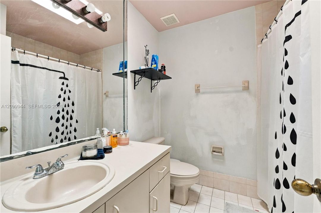 En Venta: $815,000 (4 camas, 3 baños, 2198 Pies cuadrados)
