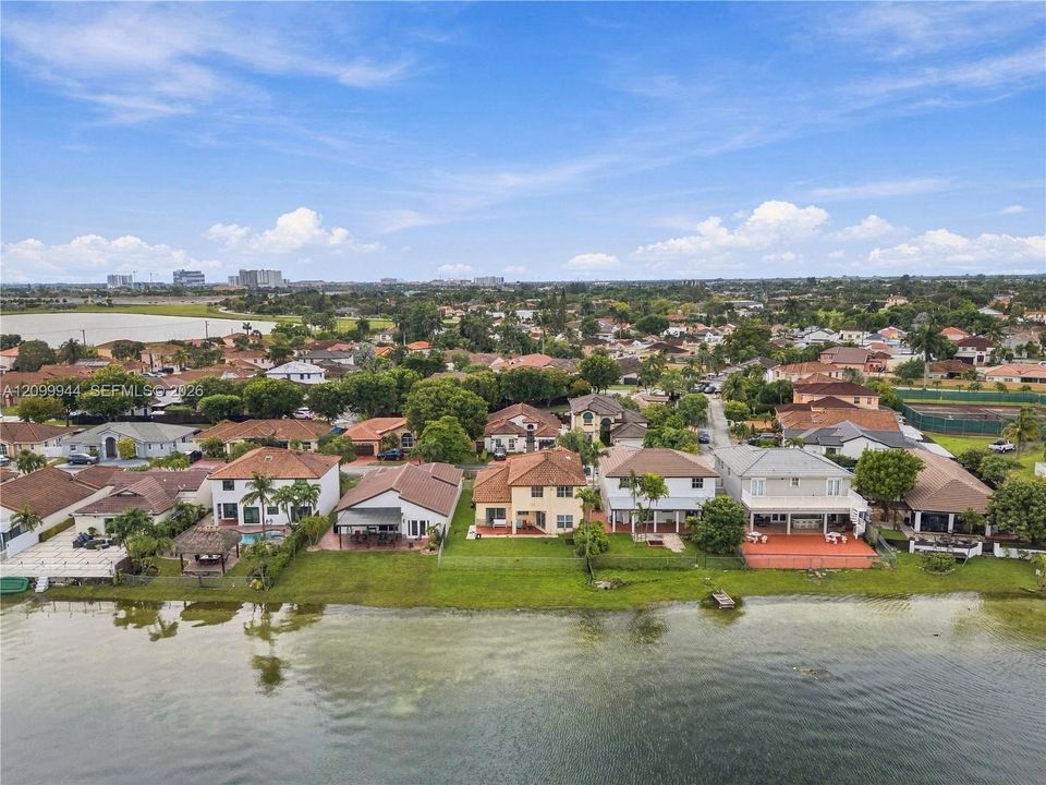 En Venta: $815,000 (4 camas, 3 baños, 2198 Pies cuadrados)
