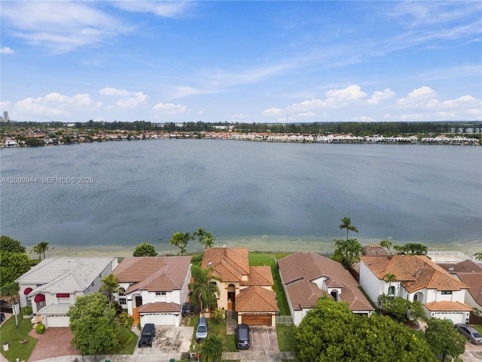 En Venta: $815,000 (4 camas, 3 baños, 2198 Pies cuadrados)