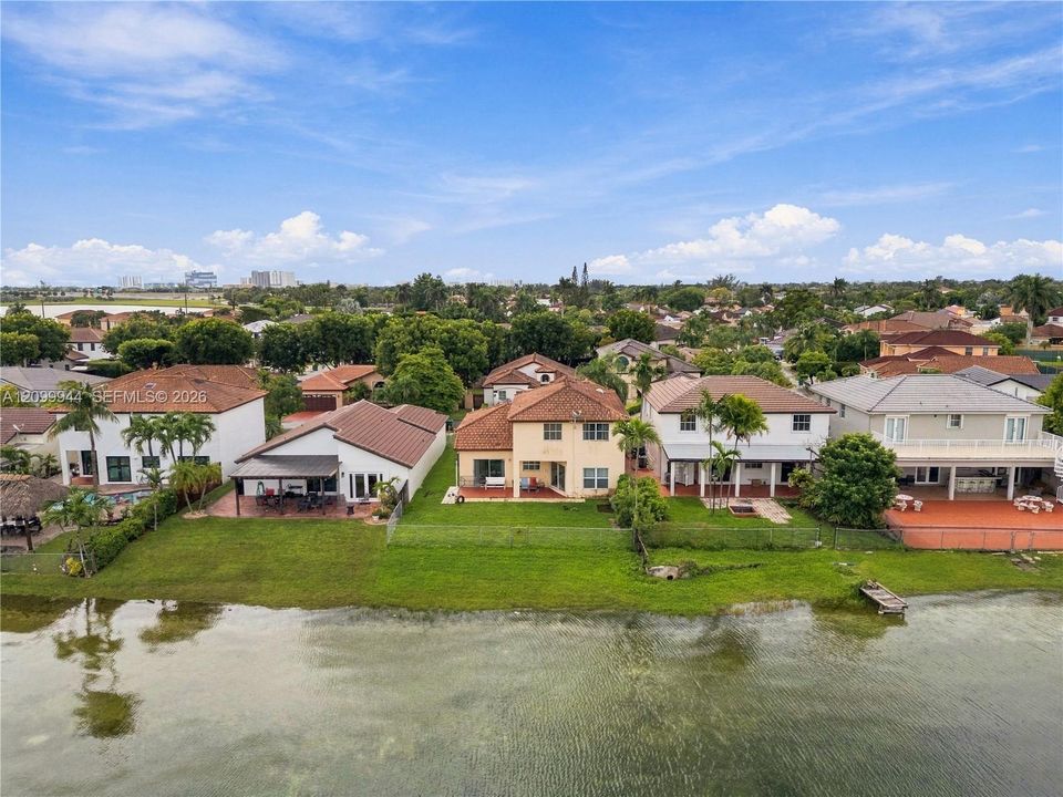 En Venta: $815,000 (4 camas, 3 baños, 2198 Pies cuadrados)