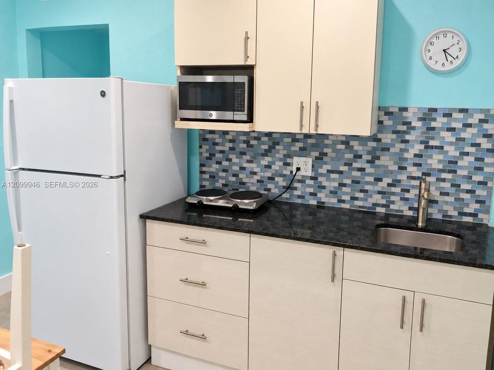 В аренду: $1,450 (1 спален, 1 ванн, 2081 Квадратных фут)