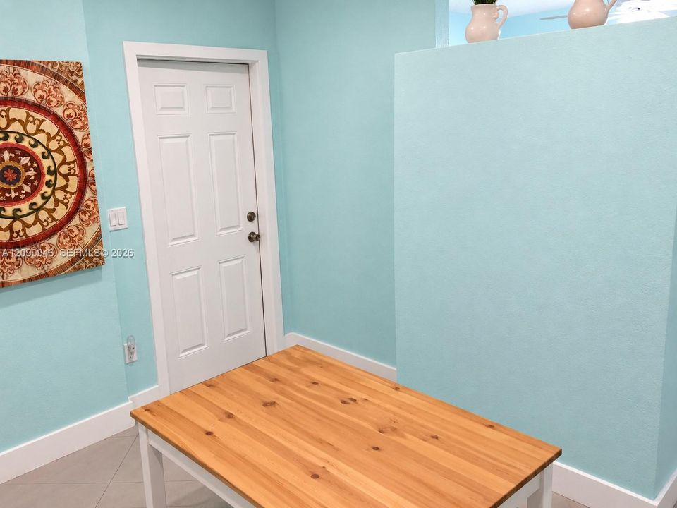 В аренду: $1,450 (1 спален, 1 ванн, 2081 Квадратных фут)