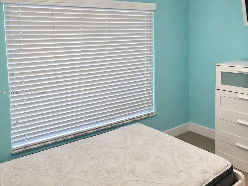 В аренду: $1,450 (1 спален, 1 ванн, 2081 Квадратных фут)