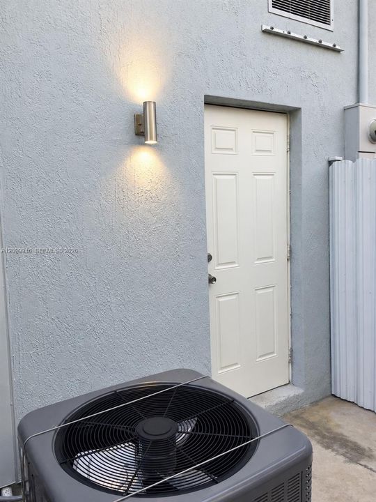 В аренду: $1,450 (1 спален, 1 ванн, 2081 Квадратных фут)