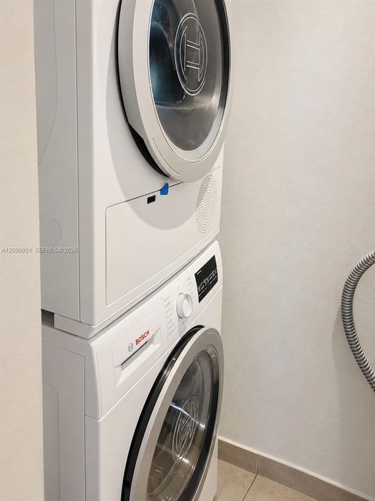 В аренду: $4,000 (3 спален, 2 ванн, 1125 Квадратных фут)
