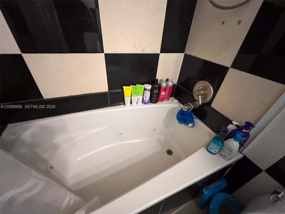 En Venta: $225,000 (1 camas, 1 baños, 820 Pies cuadrados)