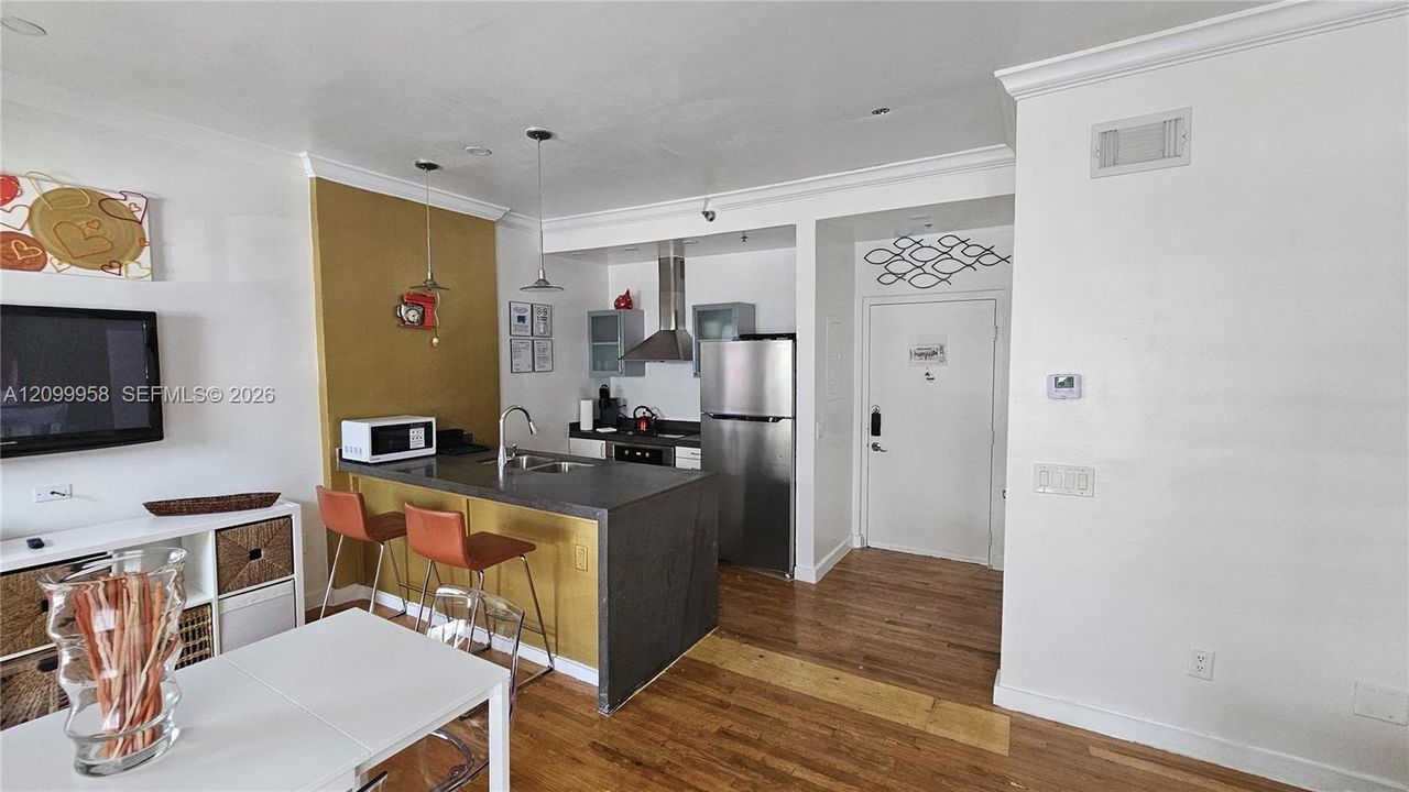 В аренду: $4,500 (2 спален, 2 ванн, 914 Квадратных фут)