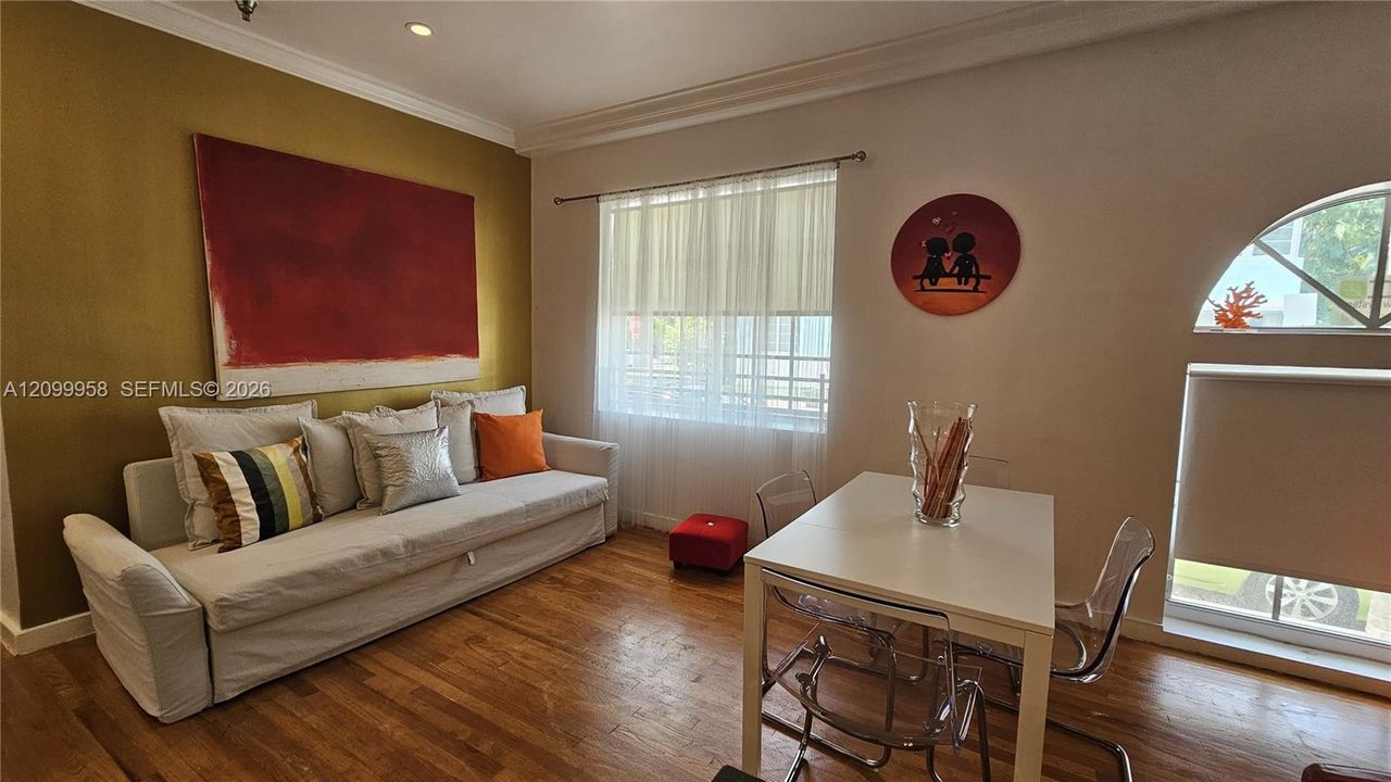 В аренду: $4,500 (2 спален, 2 ванн, 914 Квадратных фут)