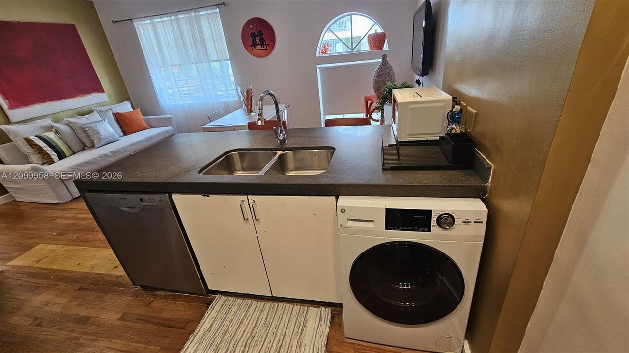 В аренду: $4,500 (2 спален, 2 ванн, 914 Квадратных фут)