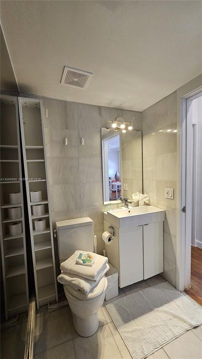 В аренду: $4,500 (2 спален, 2 ванн, 914 Квадратных фут)
