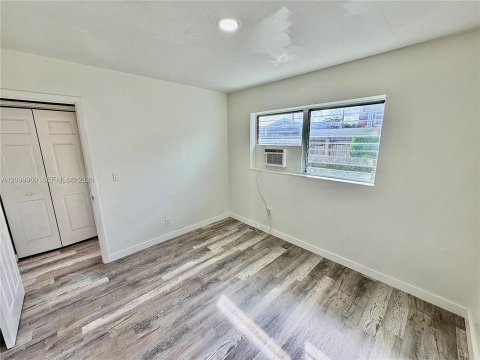 В аренду: $1,800 (2 спален, 1 ванн, 700 Квадратных фут)