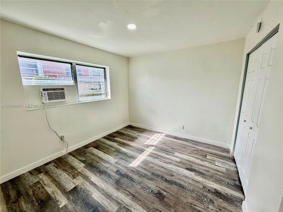 В аренду: $1,800 (2 спален, 1 ванн, 700 Квадратных фут)