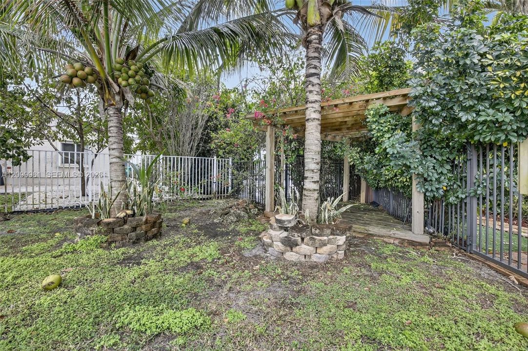 En Venta: $600,000 (4 camas, 2 baños, 2216 Pies cuadrados)