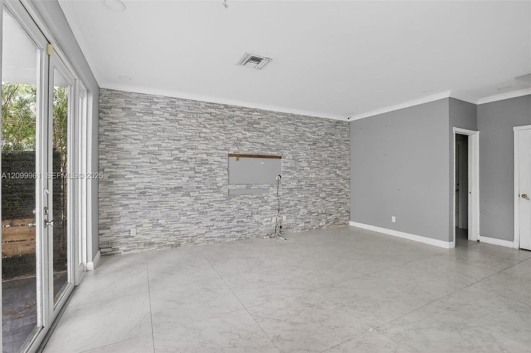 En Venta: $600,000 (4 camas, 2 baños, 2216 Pies cuadrados)