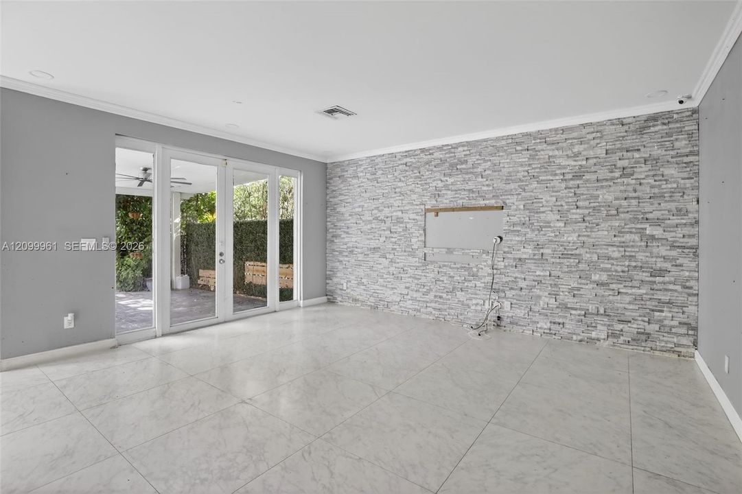 En Venta: $600,000 (4 camas, 2 baños, 2216 Pies cuadrados)