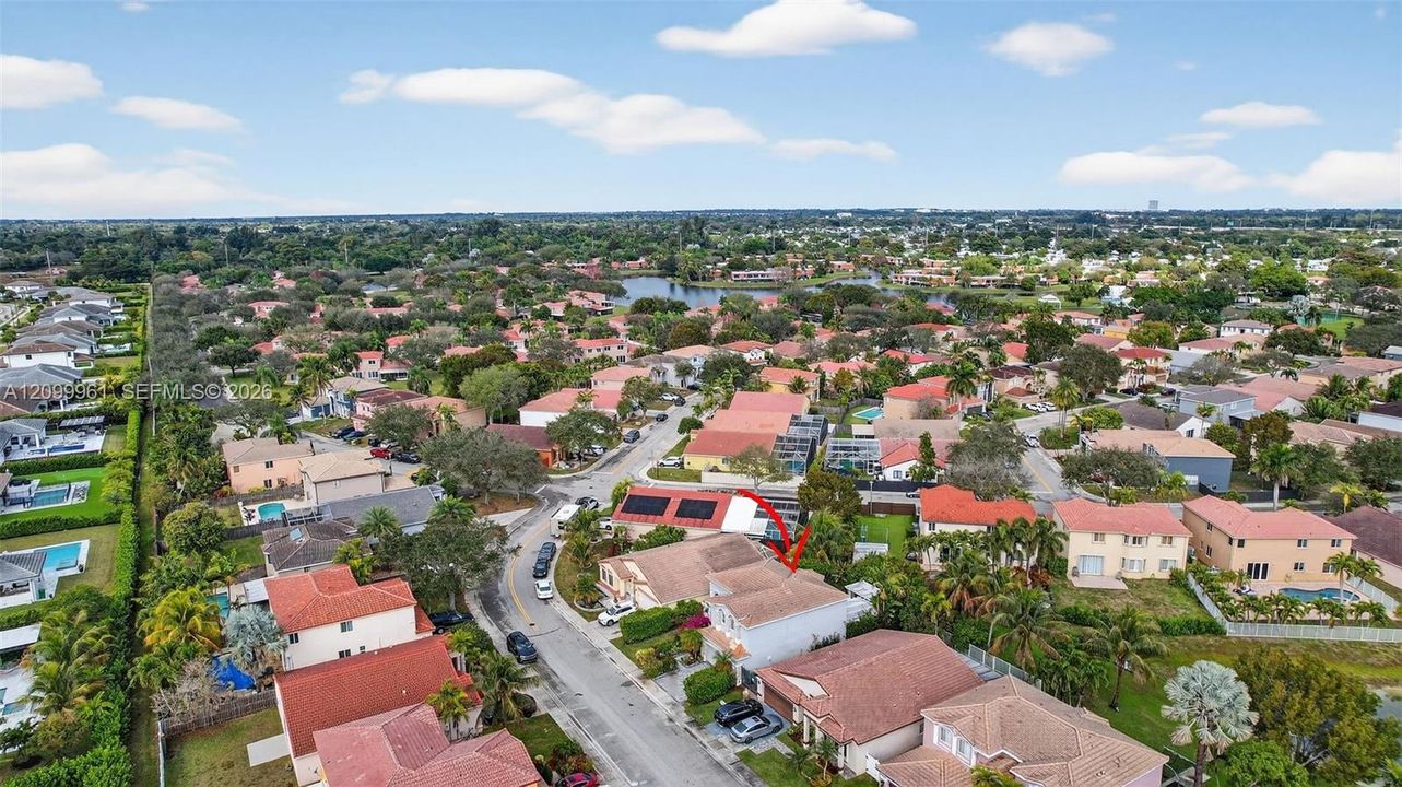 En Venta: $600,000 (4 camas, 2 baños, 2216 Pies cuadrados)