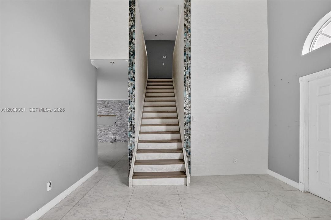 En Venta: $600,000 (4 camas, 2 baños, 2216 Pies cuadrados)