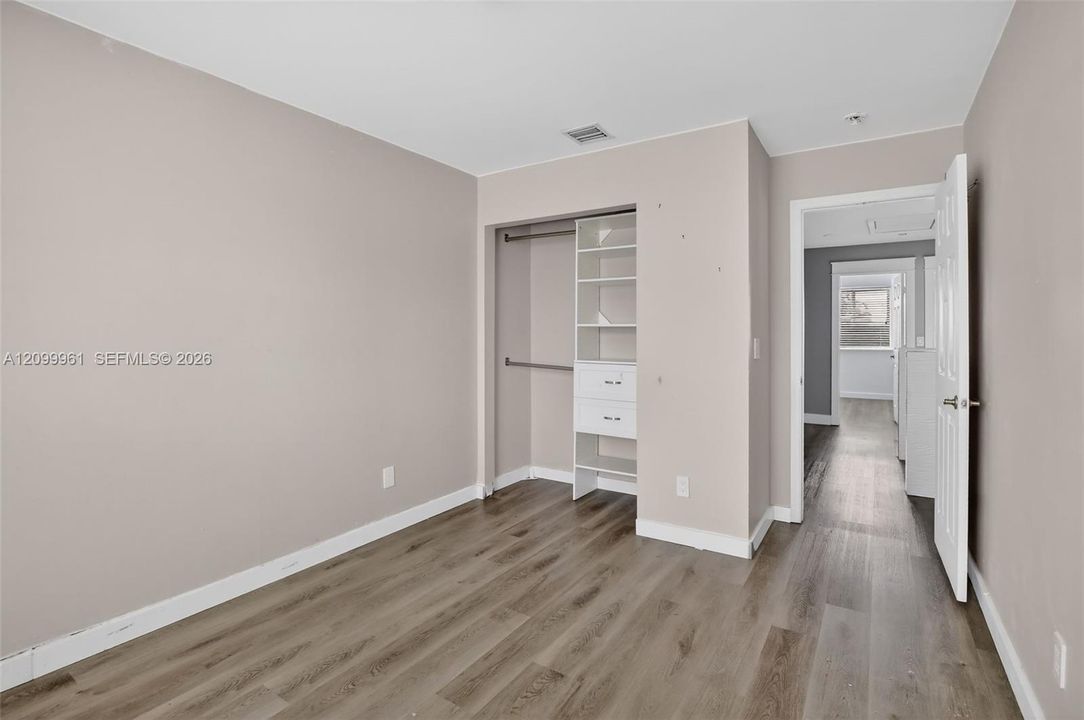 En Venta: $600,000 (4 camas, 2 baños, 2216 Pies cuadrados)