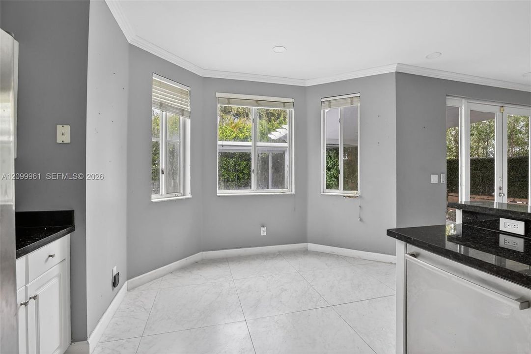 En Venta: $600,000 (4 camas, 2 baños, 2216 Pies cuadrados)