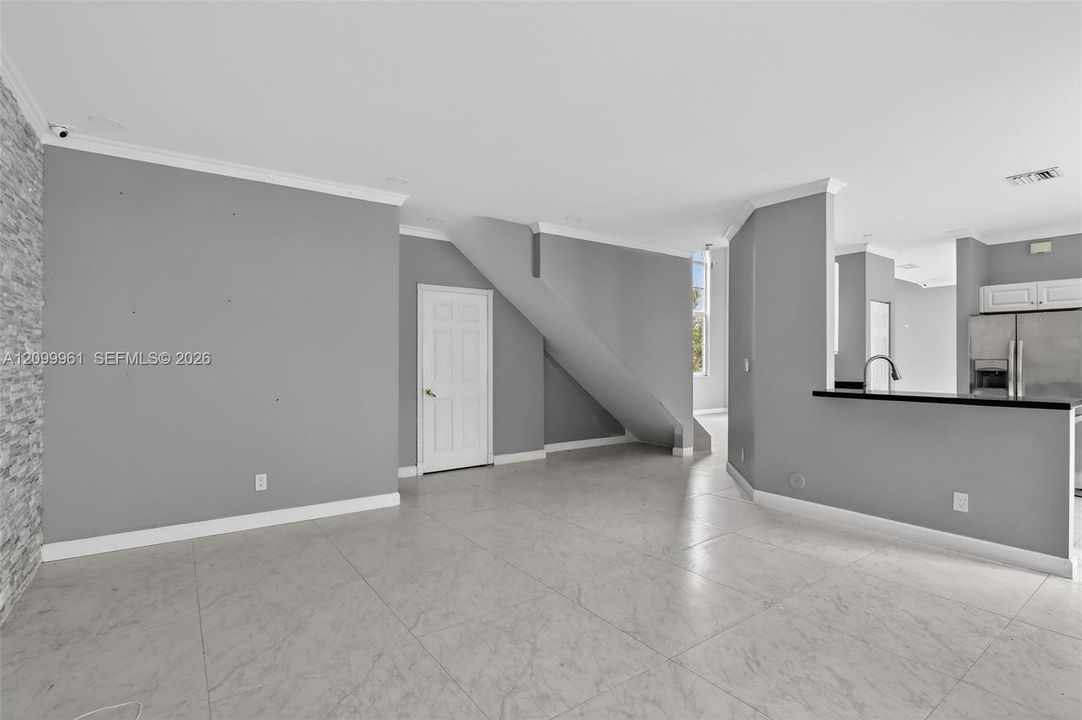 En Venta: $600,000 (4 camas, 2 baños, 2216 Pies cuadrados)