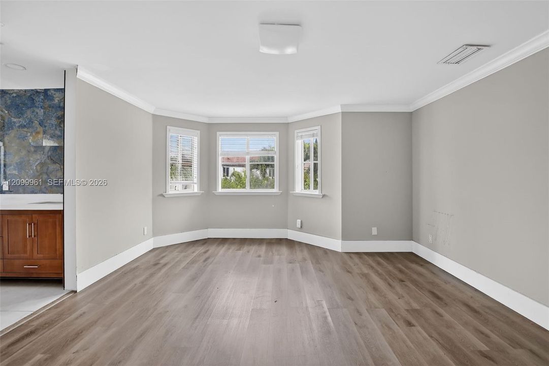 En Venta: $600,000 (4 camas, 2 baños, 2216 Pies cuadrados)
