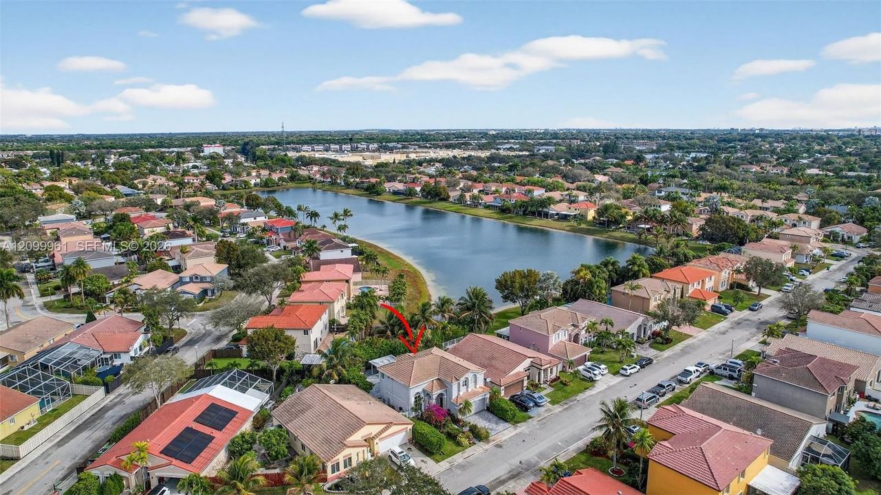 En Venta: $600,000 (4 camas, 2 baños, 2216 Pies cuadrados)