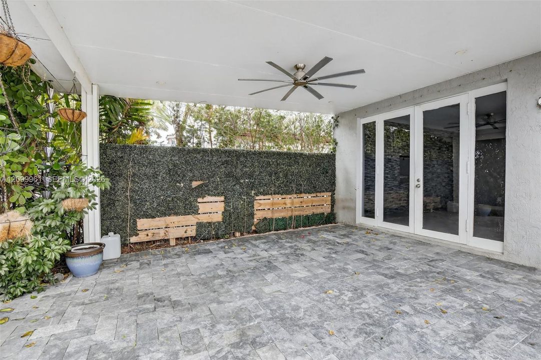En Venta: $600,000 (4 camas, 2 baños, 2216 Pies cuadrados)