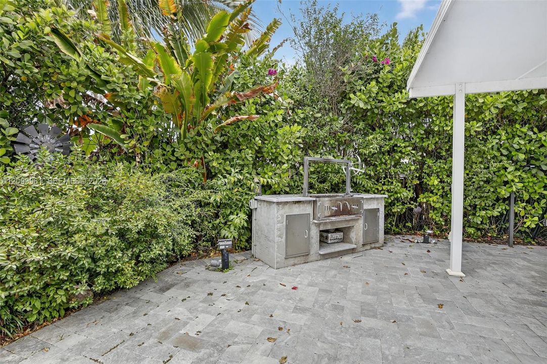 En Venta: $600,000 (4 camas, 2 baños, 2216 Pies cuadrados)