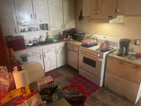 KITCHEN WITH CAB 3002