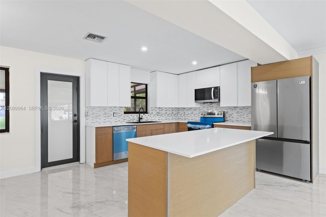 На продажу: $570,000 (2 спален, 1 ванн, 1330 Квадратных фут)