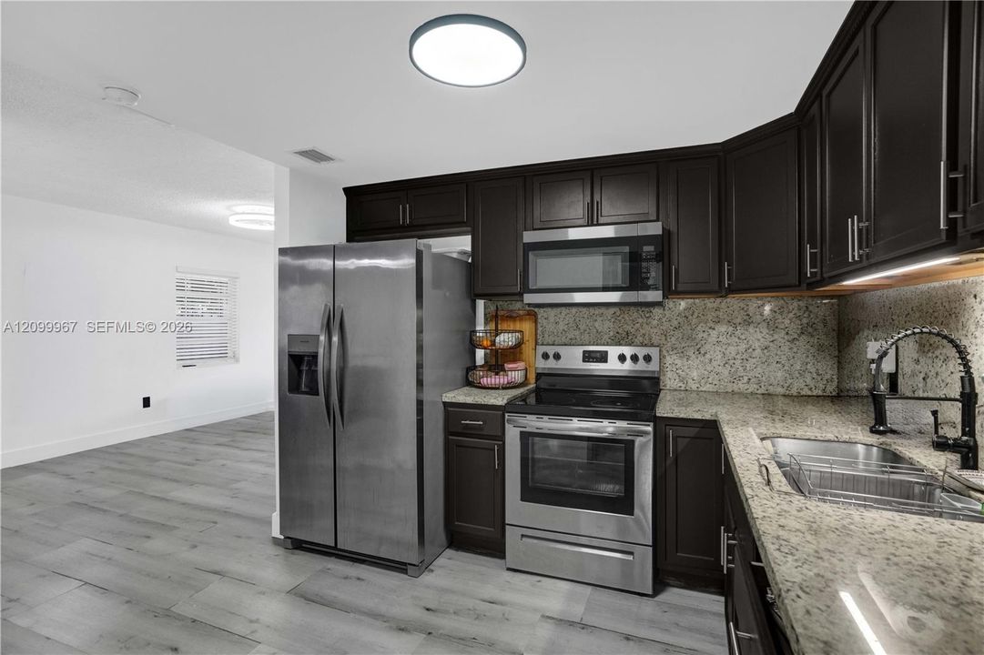 En Venta: $620,000 (5 camas, 3 baños, 1446 Pies cuadrados)
