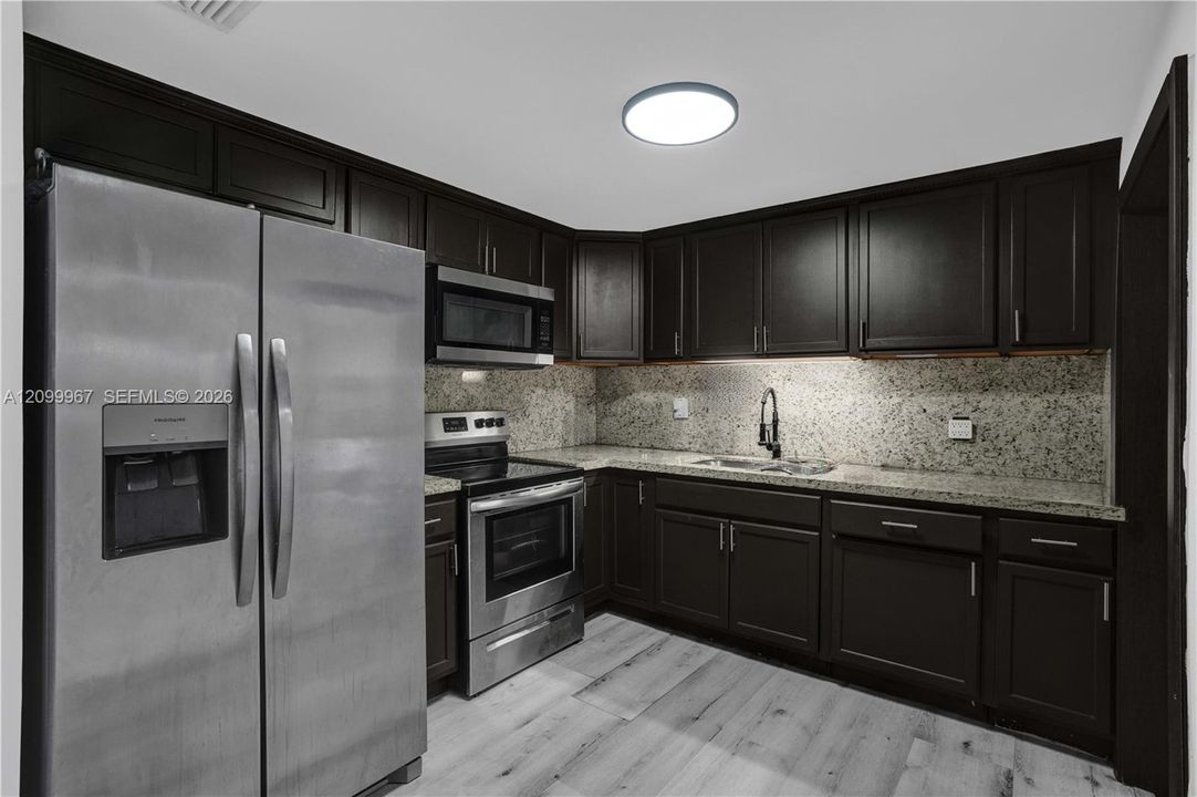 En Venta: $620,000 (5 camas, 3 baños, 1446 Pies cuadrados)