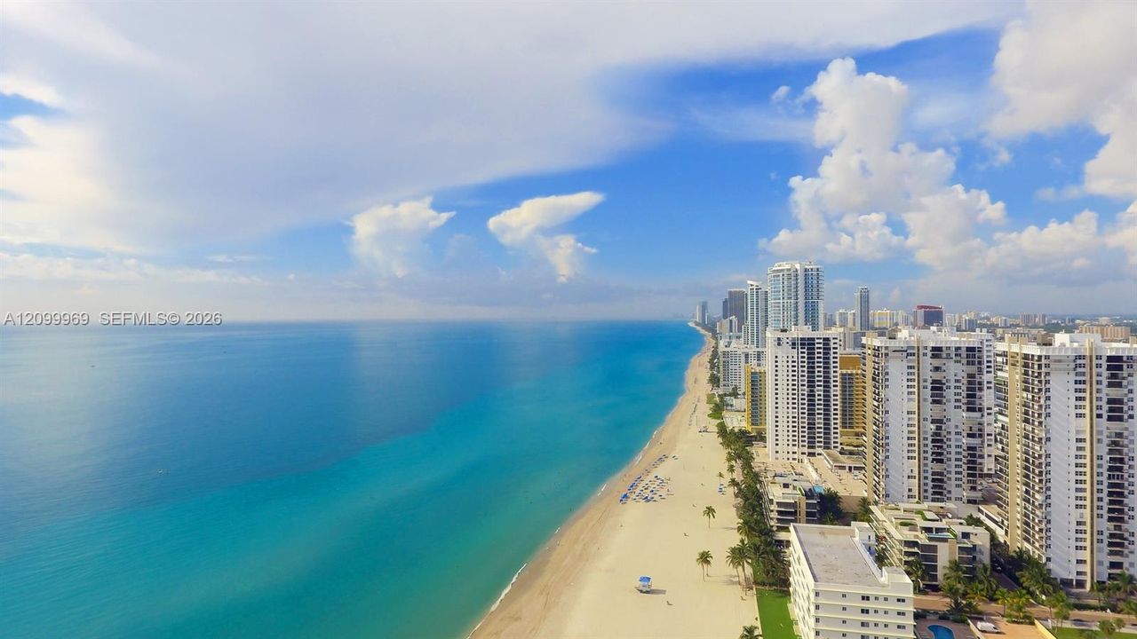 For Sale: $359,000 (1 beds, 1 baths, 928 Square Feet)