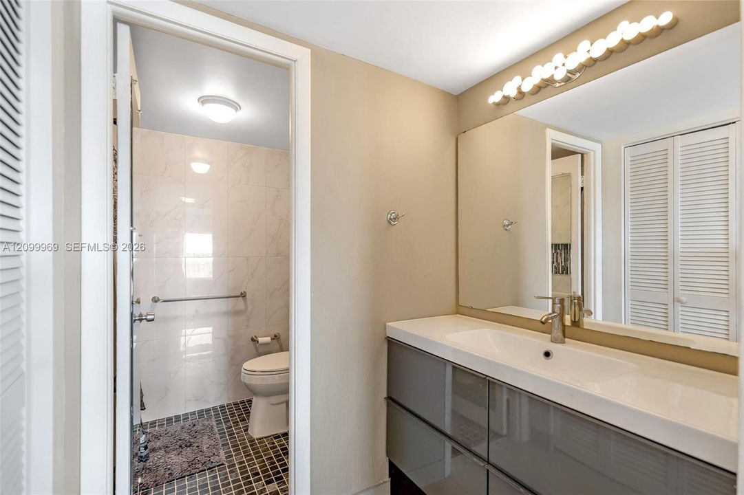 For Sale: $359,000 (1 beds, 1 baths, 928 Square Feet)