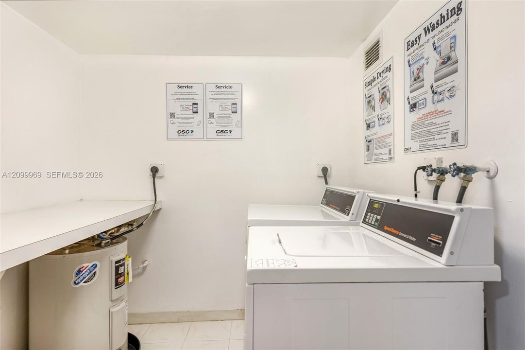 For Sale: $359,000 (1 beds, 1 baths, 928 Square Feet)