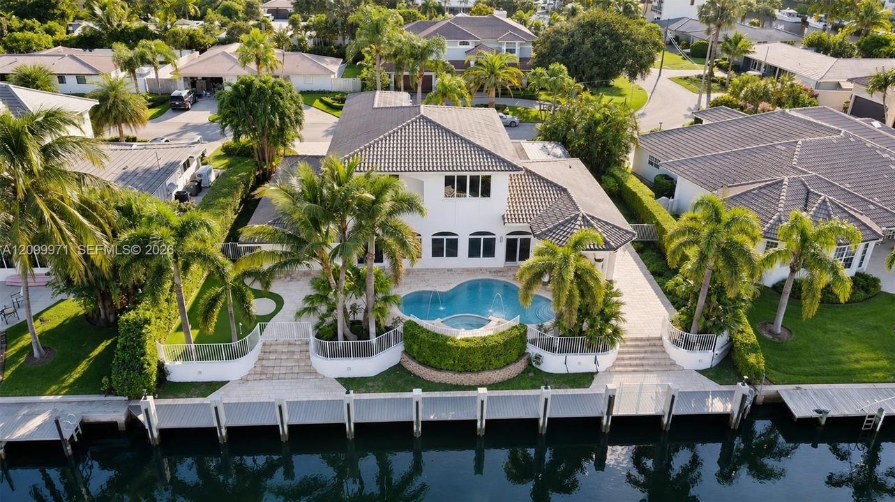 На продажу: $4,250,000 (5 спален, 4 ванн, 4109 Квадратных фут)