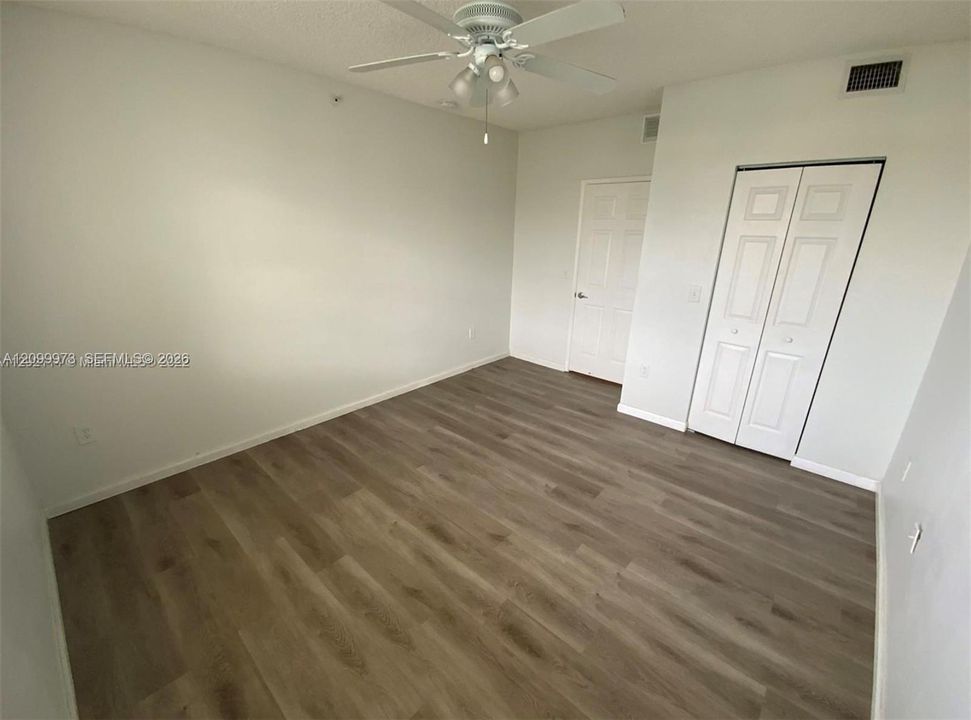 For Rent: $2,200 (2 beds, 2 baths, 981 Square Feet)
