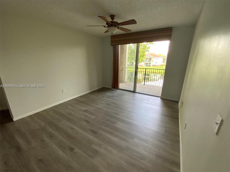 For Rent: $2,200 (2 beds, 2 baths, 981 Square Feet)